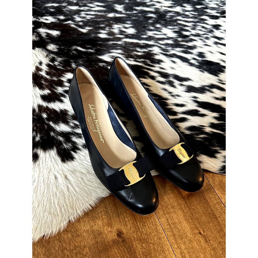 Salvatore Ferragamo Women's Navy Blue Leather Bow Slip-On Pump Heels Size 7 4A
